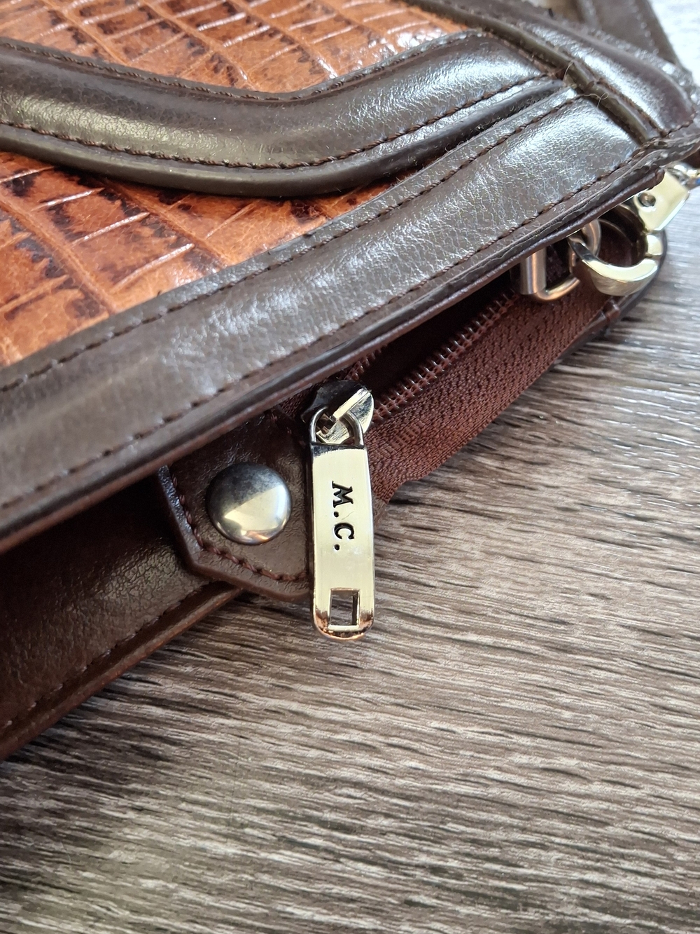 VTG MC Croc-Embossed Brown Leather Breifcase with Dark Trim And Silver Heart - Picture 5 of 16